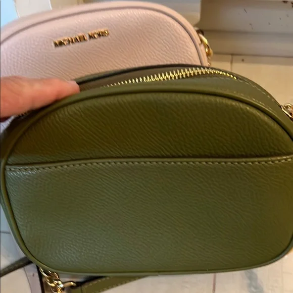 Bundle of Michael kors oval crossbody bags - Picture 6 of 8